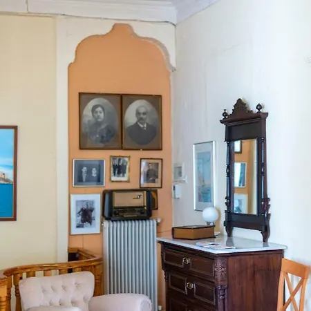 1900s House - Old Town *